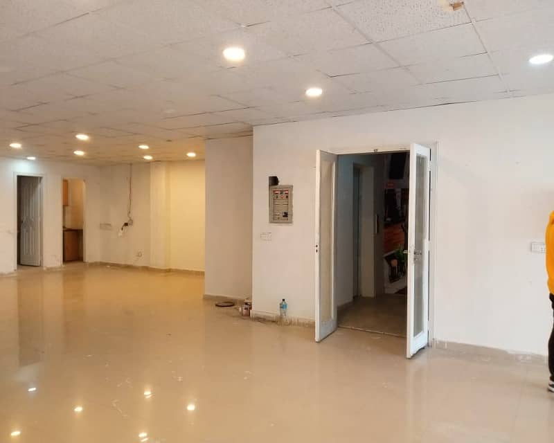 8 Marla Commercial Floor For Rent in DHA Phase 8 9