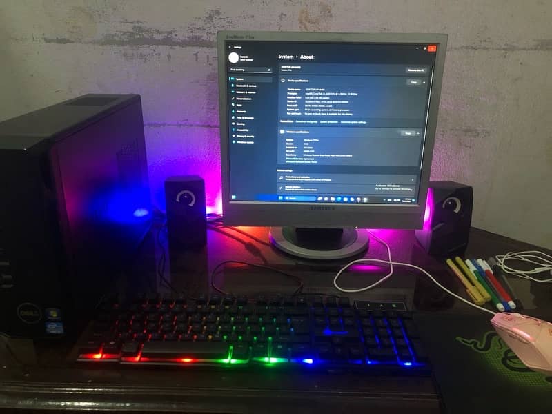 pc monitor and keybored mouse+speckers 1