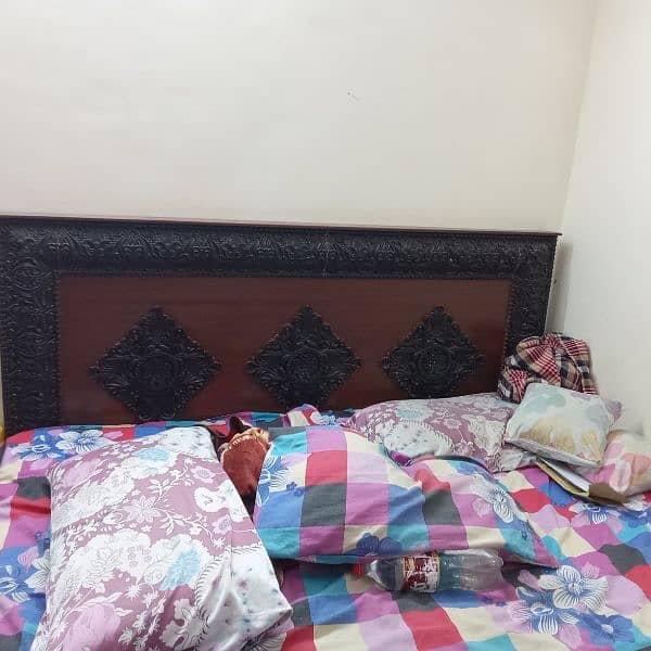 king bed without matress 1