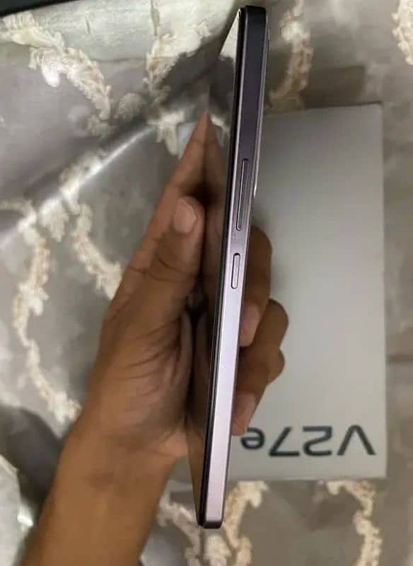 Vivo V27E 8+8/256 Full Box 10/10 condtion just like brand new phone 5