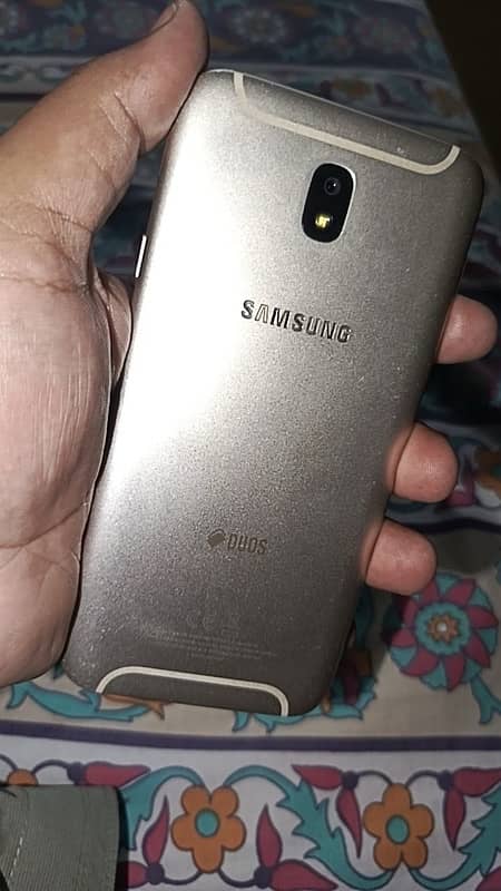 SAMSUNG J7 PRO 1