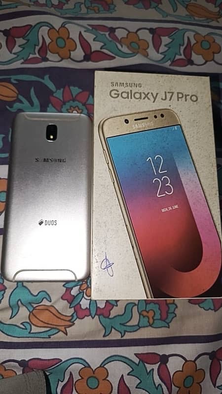 SAMSUNG J7 PRO 4