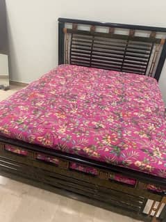 Rod iron bed queen size 0