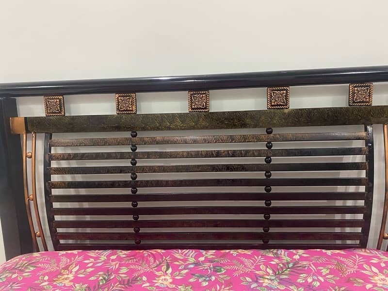 Rod iron bed queen size 3