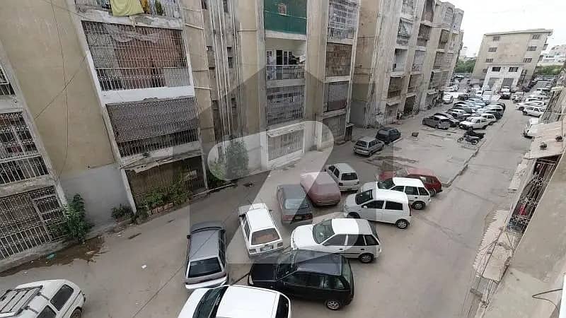 Get A 950 Square Feet Flat For Sale In Maskan Chowrangi 14