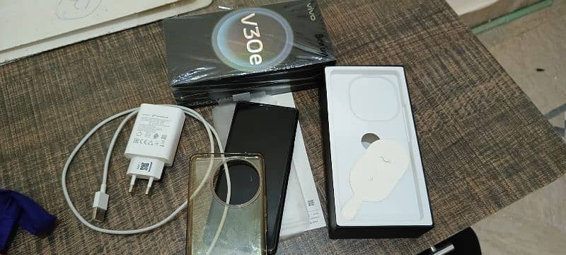 Vivo v30e for sale 10/10 condition 2