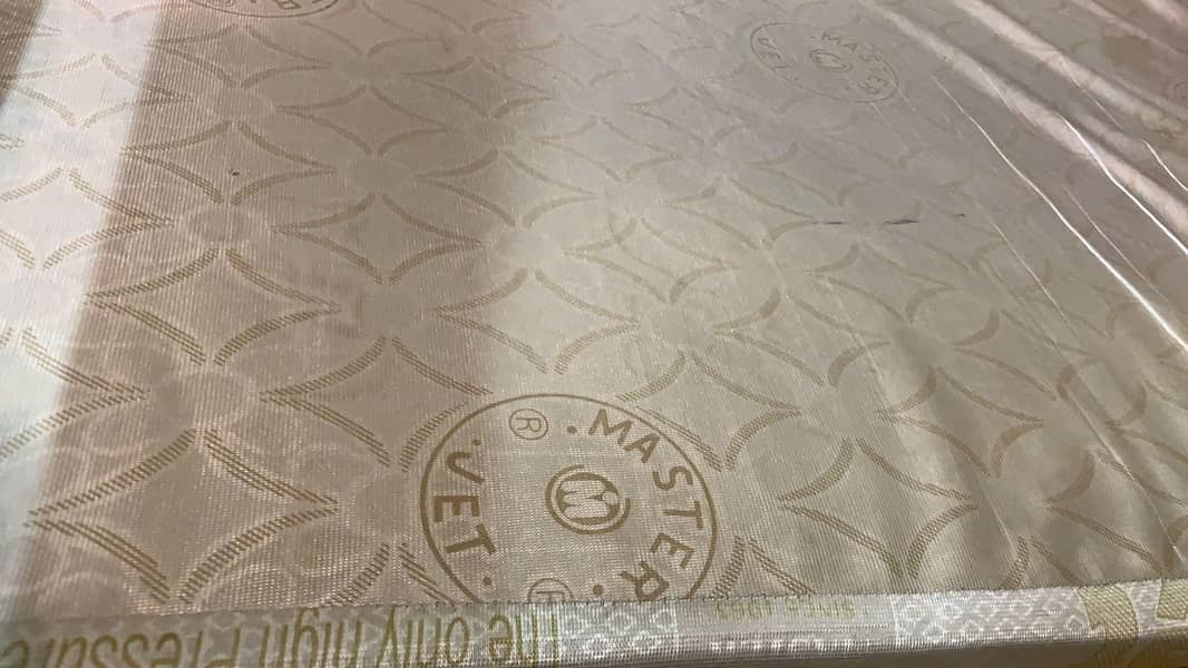 (Urgent) 2 single bed with 2 molty foam mattress 4