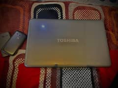 TOSHIBA LAPTOP 4gb ram / 600gb memory