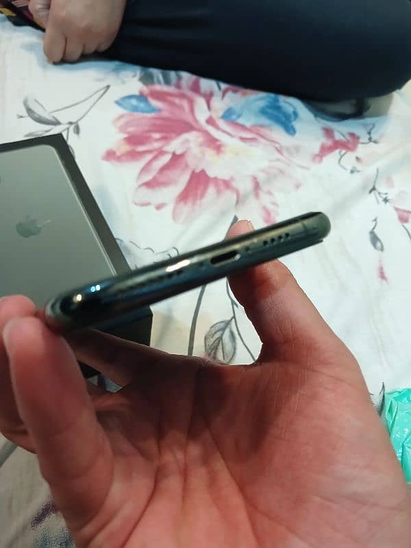 iphone 11 pro max midnight green 4