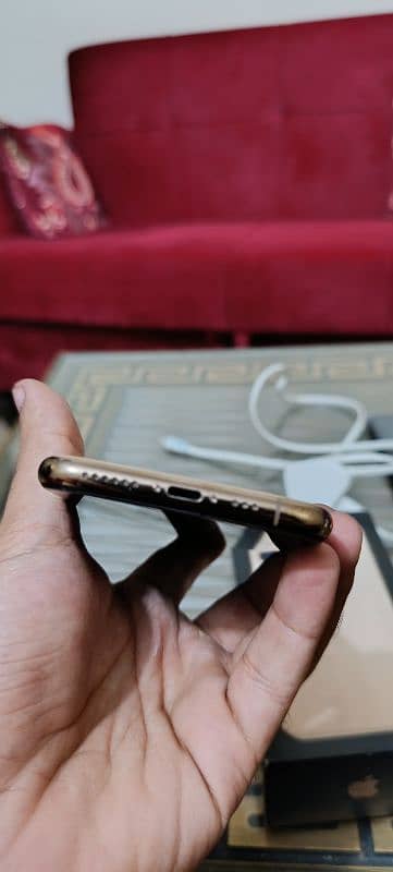 Iphone 11 pro PTA 4