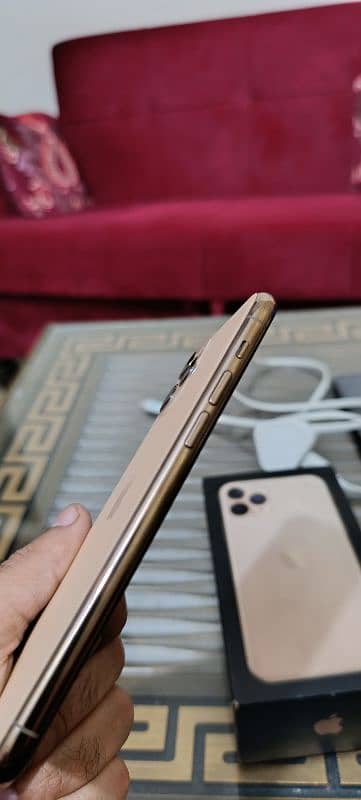 Iphone 11 pro PTA 5