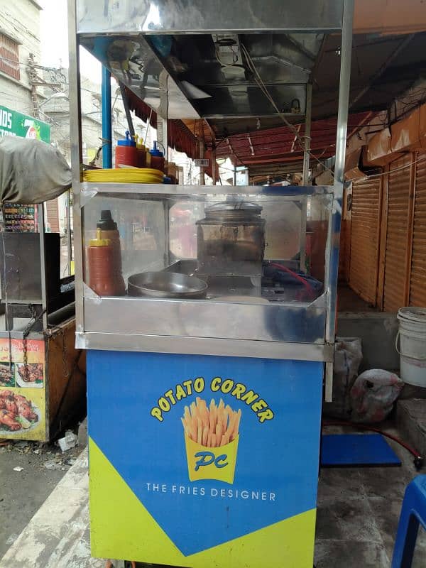 french fries nd zinger counter with 2 fryer 3