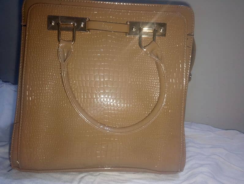 bag in a beige color 3