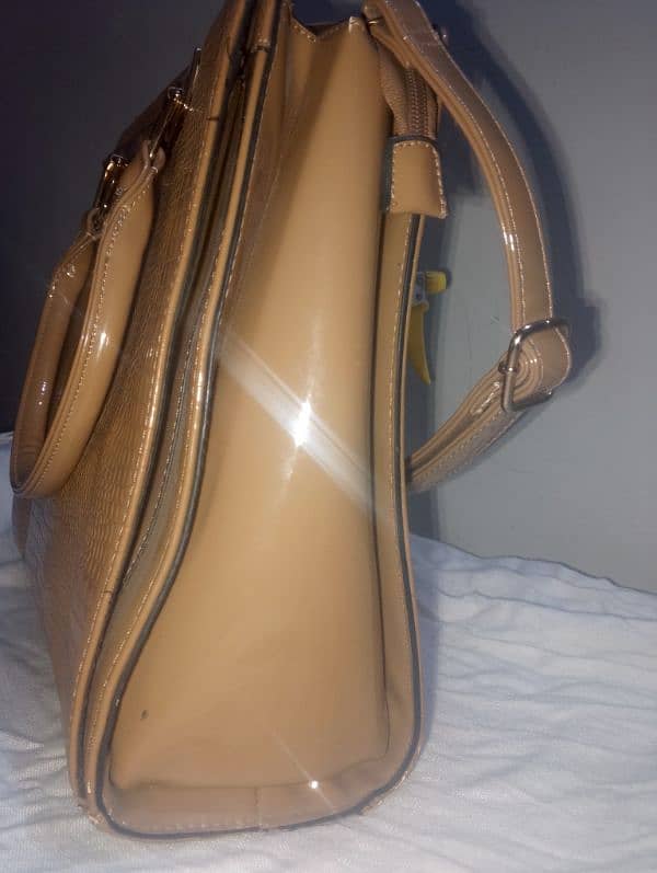 bag in a beige color 5