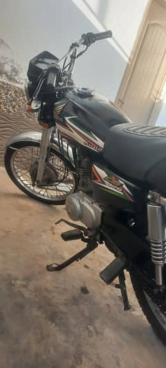 honda 125 black 2016 model