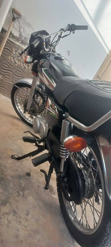 honda 125 black 2016 model 4