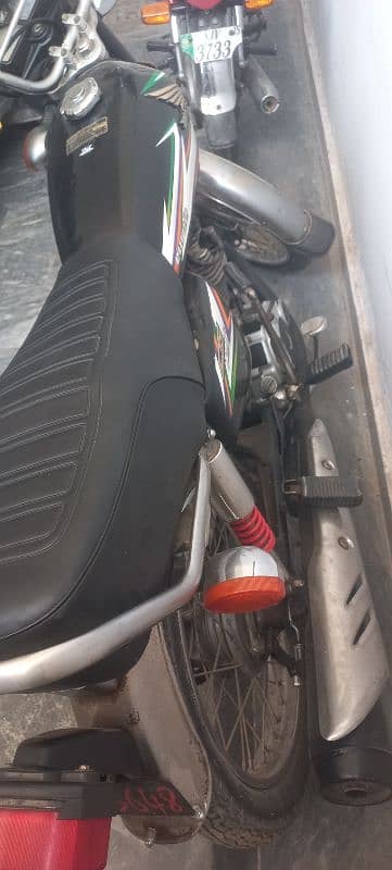 honda 125 black 2016 model 9