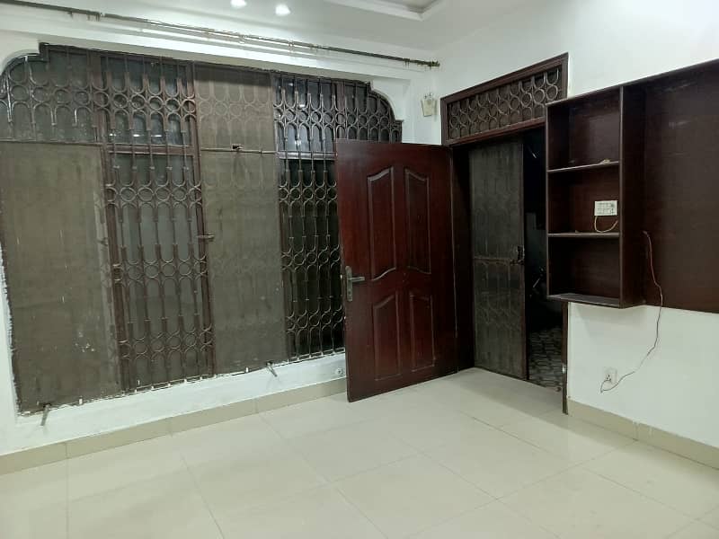 7,5 Marla Lower Portion For Rent F2 Block Johar Town 4