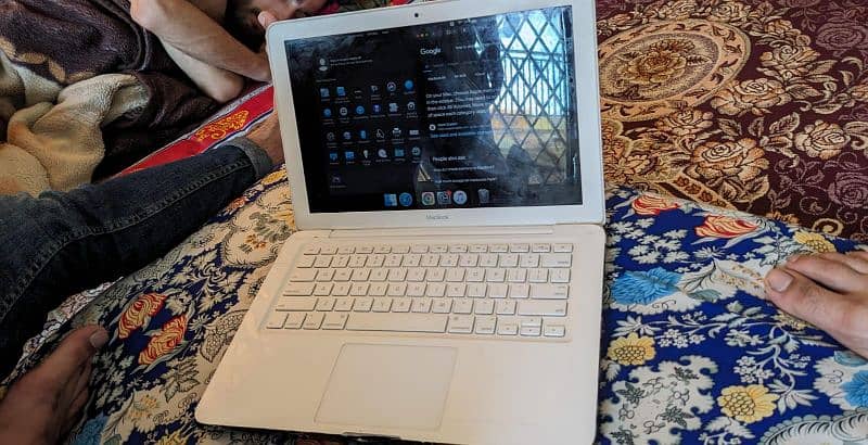 Apple Macebook 9gb Ram 180gb Rom 1