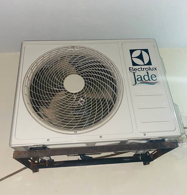 Slightly Used  only 7 Months Electrolux Jade 1.5 ton 5