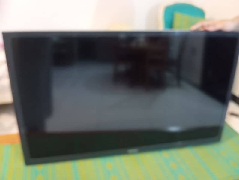 Samsung l c d TV 32 inches. 0