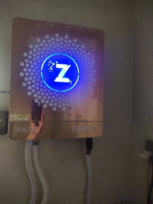 Ziewnic Hybrid Inverter 6KW / PV 9200 / Gold Series 1