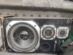 Kenwood speakers full oky ha bhot acha sound ha base ha