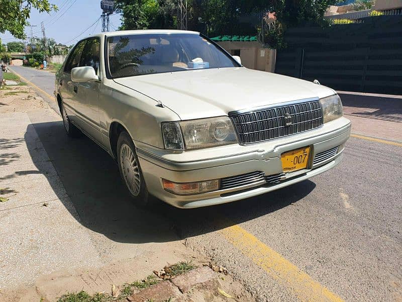 Diesel Toyota Crown 007 number. . 12km/liter. DHA. Whatsapp only 1