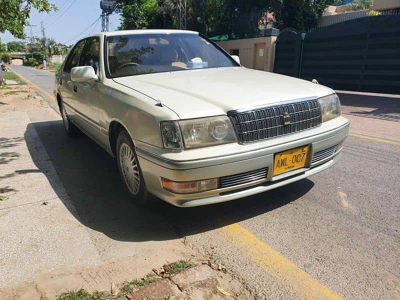 Diesel Toyota Crown 007 number. . 12km/liter. DHA. Whatsapp only 2