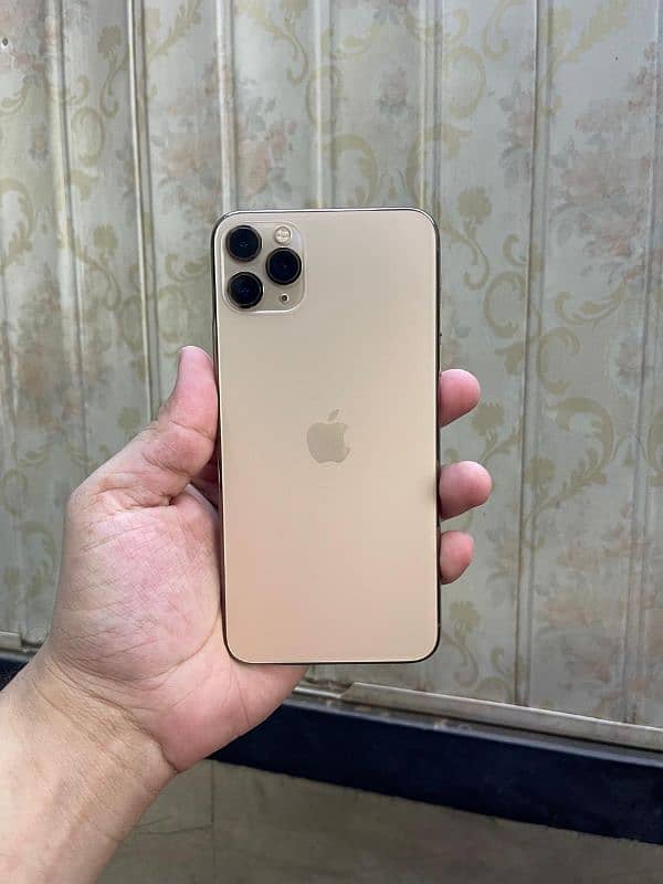 Iphone 11 Pro max. contact no 03009755590 3