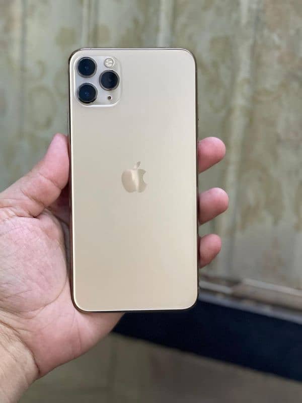 Iphone 11 Pro max. contact no 03009755590 6