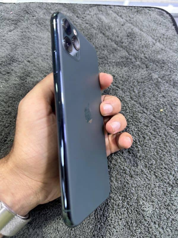 iPhone 11 pro max 64gb non PTA with box 3