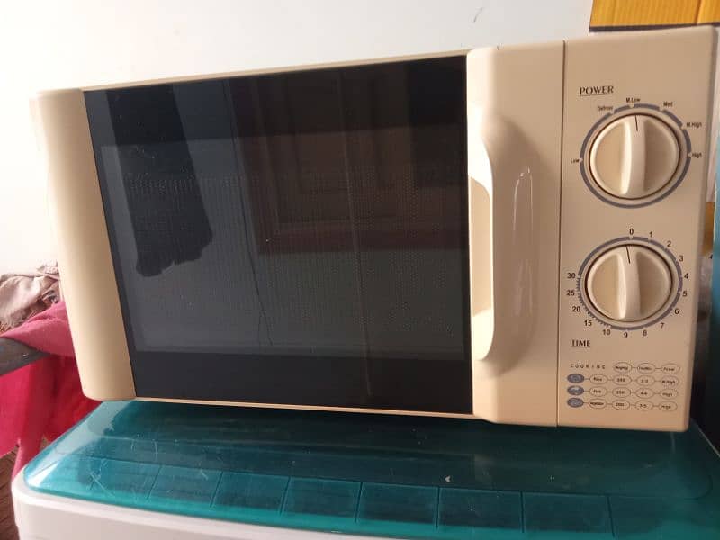 Dawlance Microwave in Best Condition 1