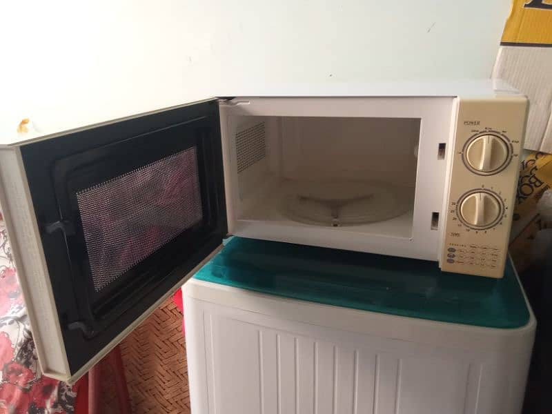 Dawlance Microwave in Best Condition 2