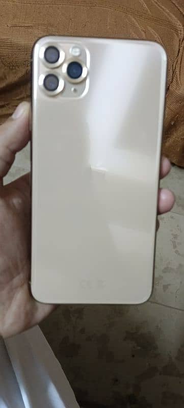 I phone 11 promex condition10/10 mobile in one hand used 6