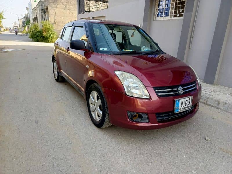 Suzuki Swift DLX 1.3 2012  Manual  Red 2