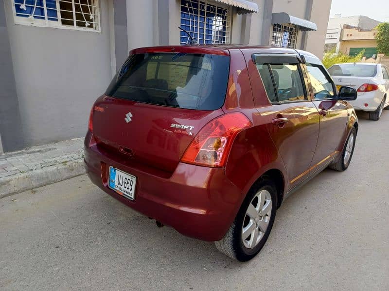 Suzuki Swift DLX 1.3 2012  Manual  Red 4