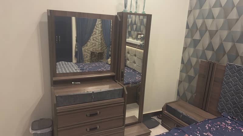 king size bed 1 dressing table 2 side tables 0