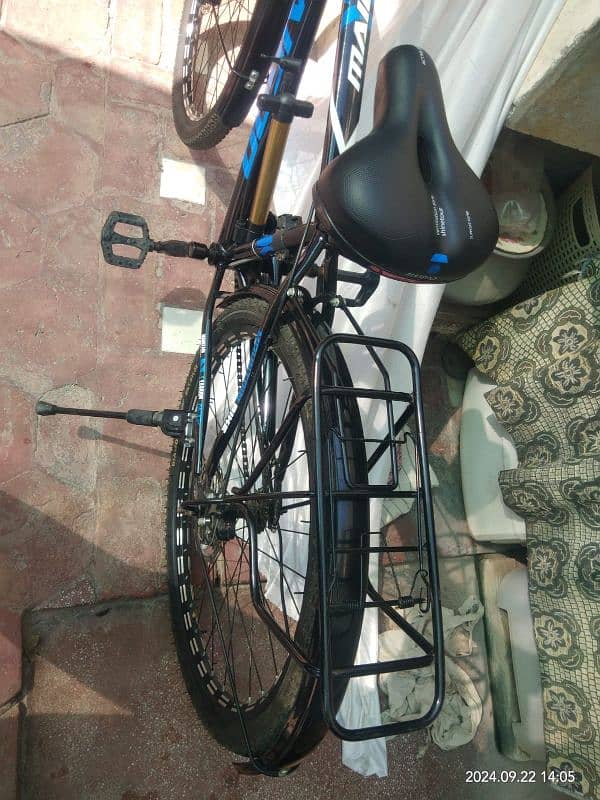 Mountain bicycle in fresh condition 1