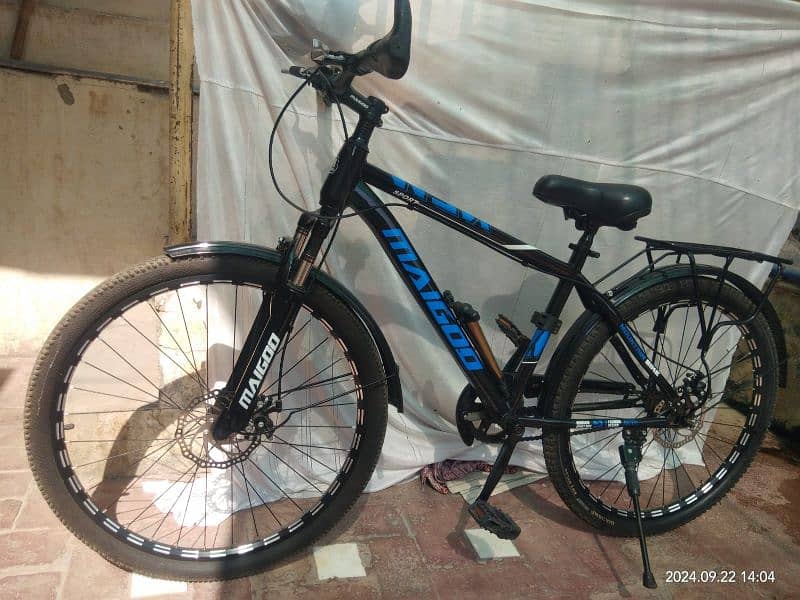 Mountain bicycle in fresh condition 3