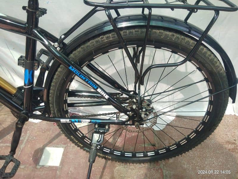 Mountain bicycle in fresh condition 8