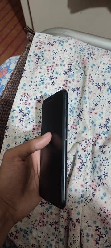 iPhone 7 plus 128gb black color pta approved 3