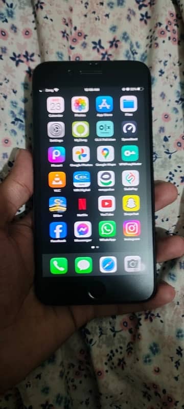 iPhone 7 plus 128gb black color pta approved 6