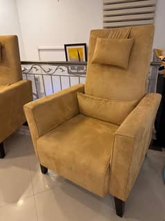 like new 2 single seater sofa chairs 0