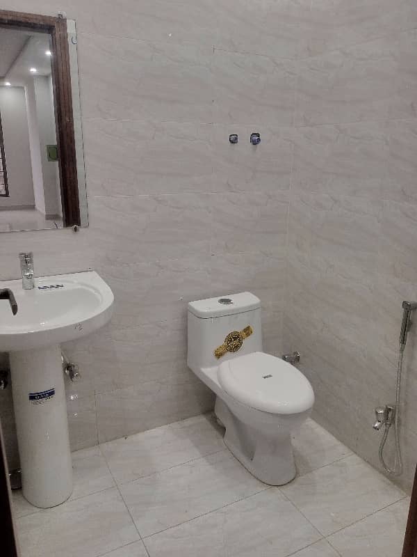 Rawalpindi Bahria Town phase8 awami3.2 bedroom apartment for rent 5