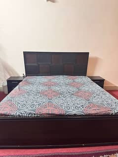 Bed set with dressing table.