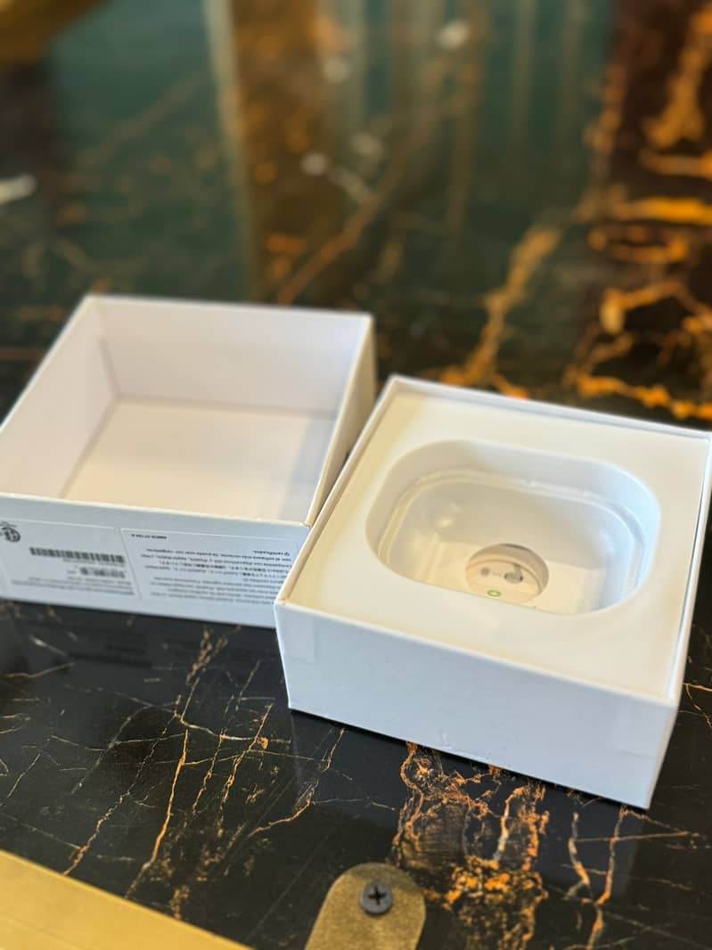 AirPods Pro 2nd Generation with MagSafe Charging Case 7