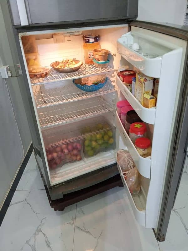 Dawlance liya tou baat bani. Refrigerator 3