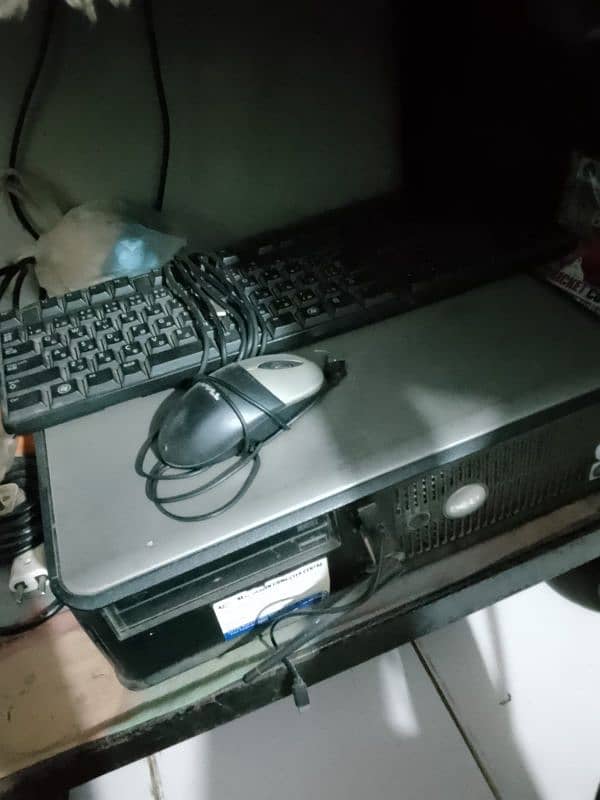 Dell PC hai ok condition hai 10 by 10 condition hai 1