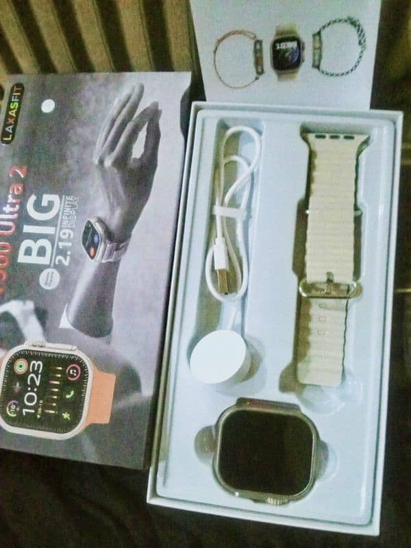 smart watch berand new . . . . 1